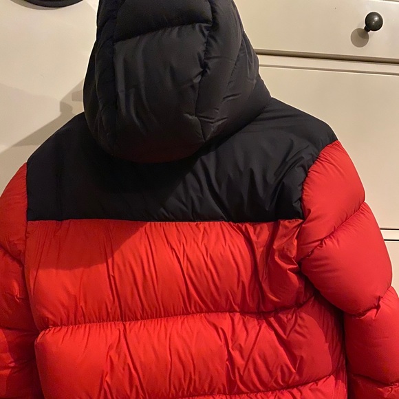 Red and black Aritzia superpuff - Picture 4 of 4